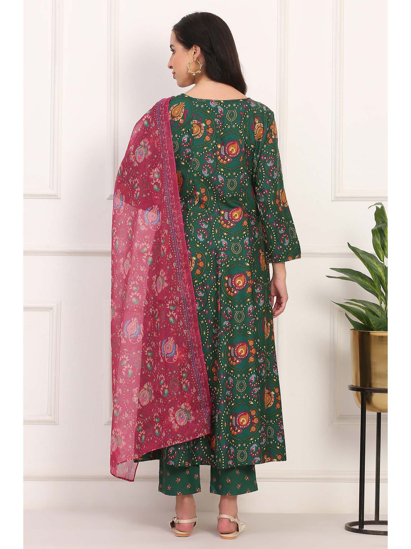 Green Viscose Floral Round Neck Kurta with Pant and Dupatta (Set of 3)