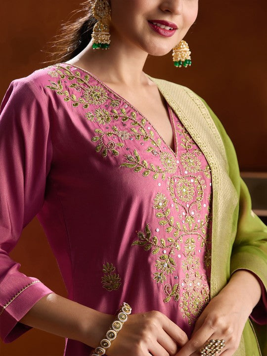 WOMEN PLUS Floral Embroidered Straight Beads & Stones Kurta