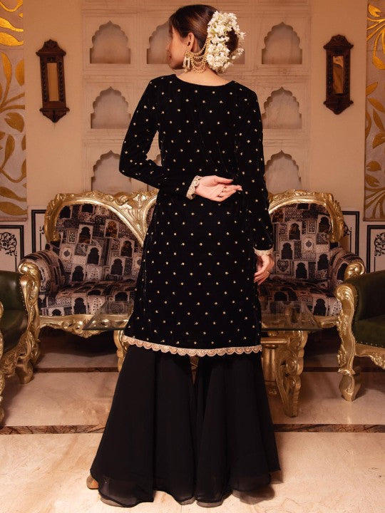Calmna V-Neck Floral Embroidered Thread Work Velvet Straight Kurta