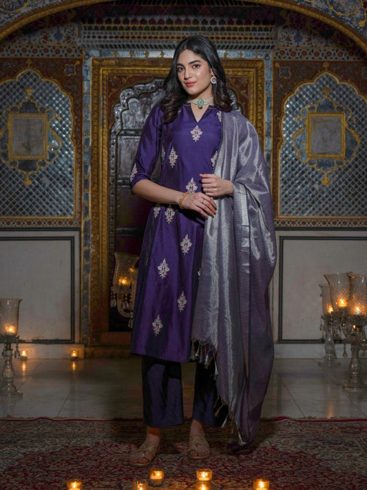AURELIA Women Floral Embroidered Regular Kurta with Palazzos & With Dupatta