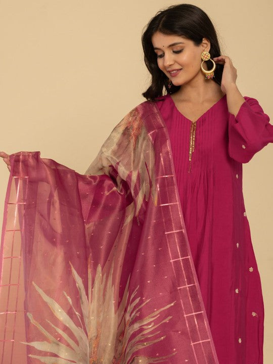 Do Dhaage V-Neck Sequinned Regular Straight Kurta with Trousers & Dupatta