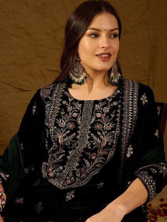 House of Pataudi Floral Embroidered Round Neck Straight Kurta