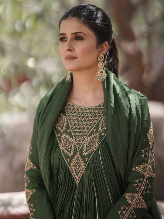 AAHRA Ethnic Motifs Yoke Design Thread Work Chanderi Silk Kurta
