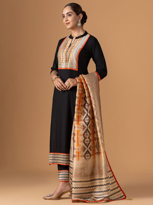 WOMEN PLUS Women Black Rayon Suit Set With Dupatta