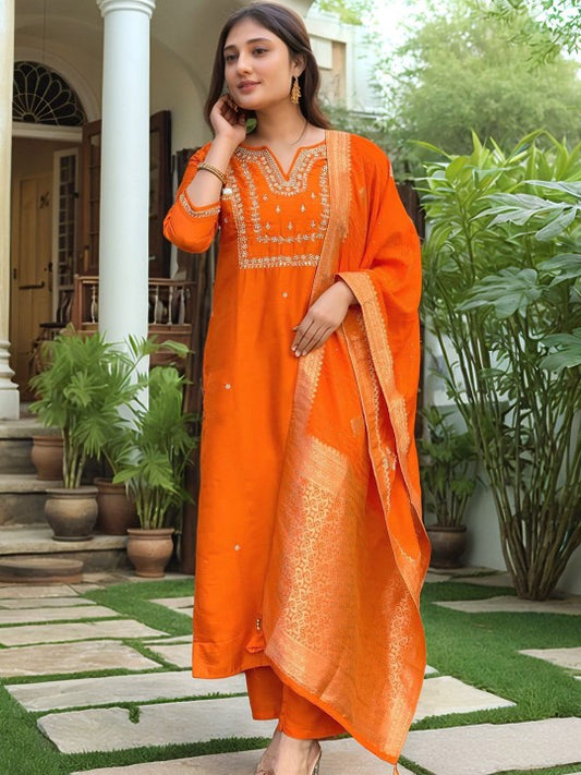 Aaghnya Floral Embroidered Notched Neck Silk Blend Kurta