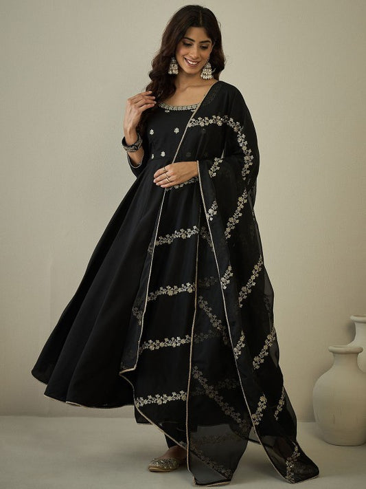 Inddus Women Floral Embroidered Regular Sequinned Kurta