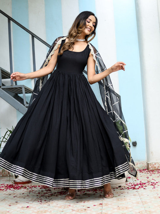 HERE&NOW Women Solid Anarkali Kurta with Trousers & Dupatta