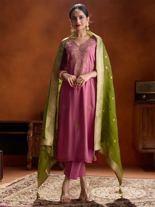 WOMEN PLUS Floral Embroidered Straight Beads & Stones Kurta