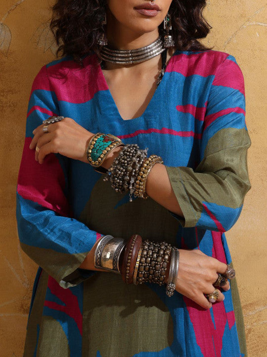 trueBrowns Women Printed Regular Kurta with Trousers