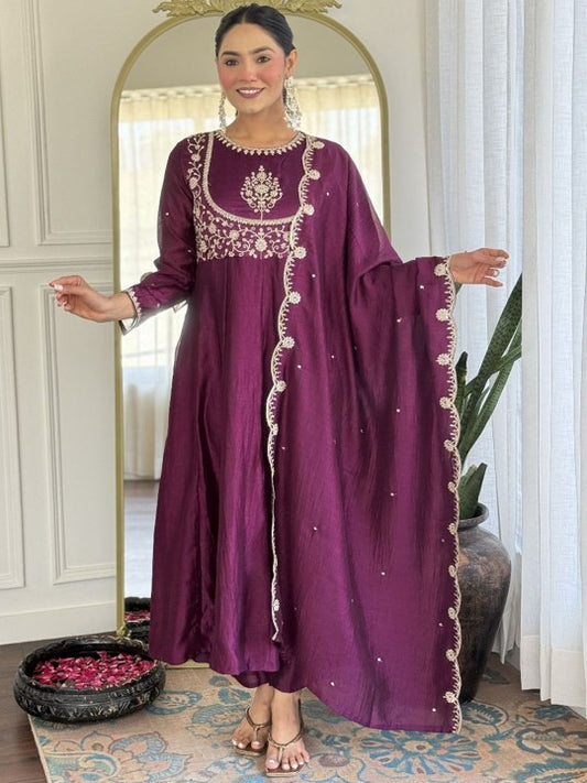 HAVISHE CLUB Women Floral Embroidered Kurta with Trousers & Dupatta