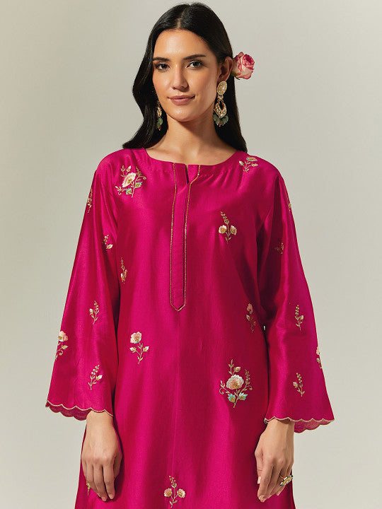 Anantaa by roohi trehan Floral Embroidered Chanderi Silk Kurta