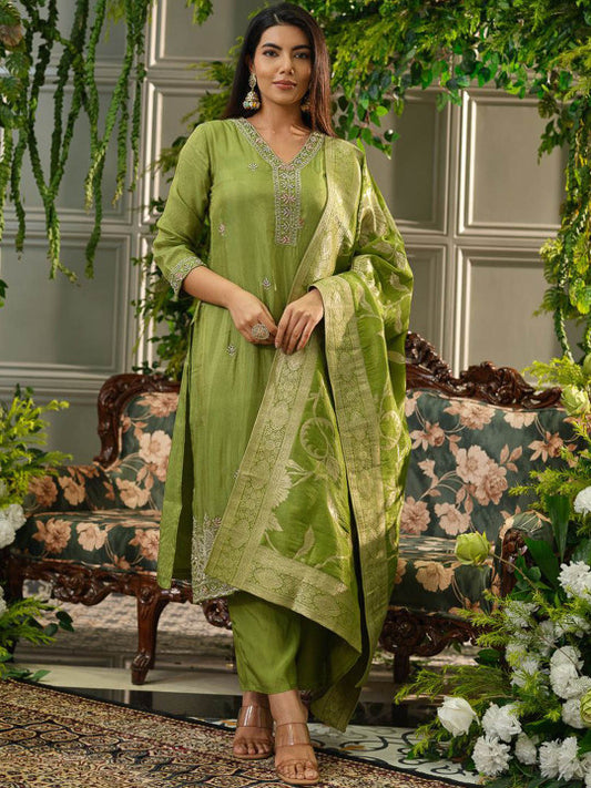 House of Pataudi Women Ethnic Motifs Embroidered Straight Kurta With Trousers & Dupatta