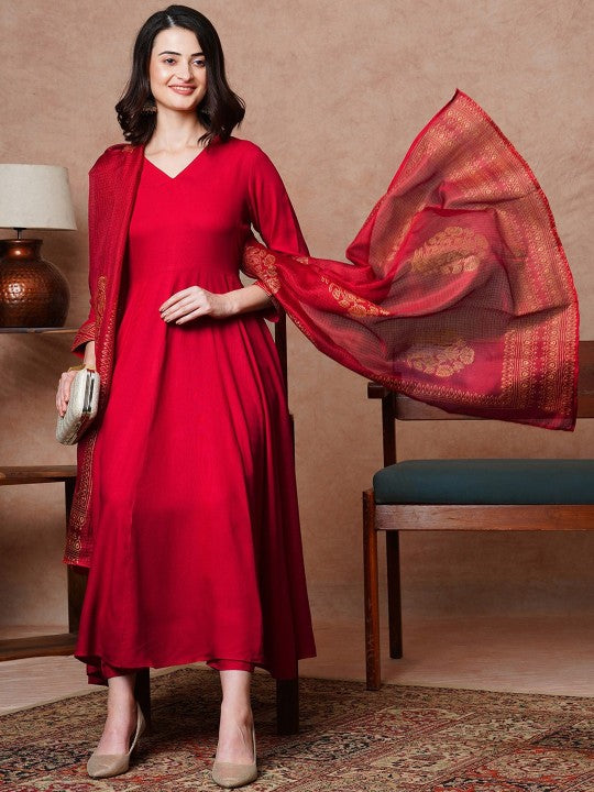 DIVASTRI Magic V-Neck Panelled Anarkali Kurta With Trousers & Dupatta