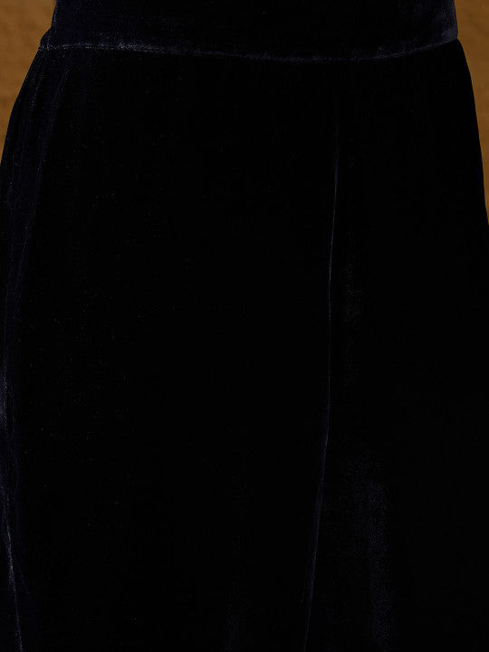House of Pataudi Floral Embroidered Notch Neck Kurta With Trousers & Dupatta