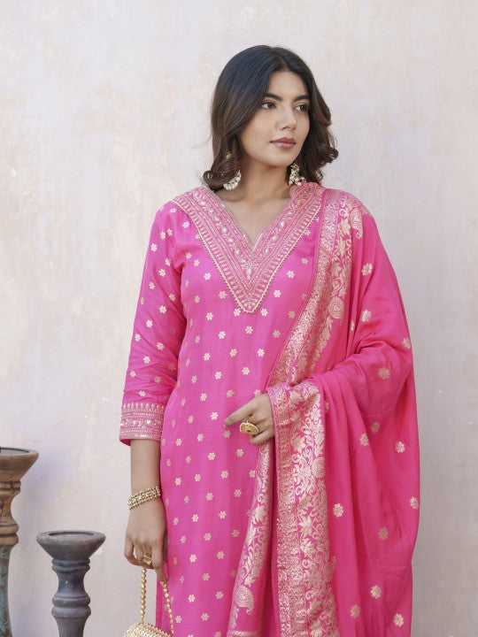 House of Pataudi Floral Embroidered V-Neck Straight Kurta