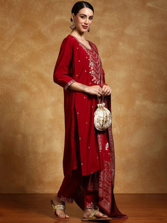 House of Pataudi Floral Embroidered Sequinned Sweetheart Neck Kurta