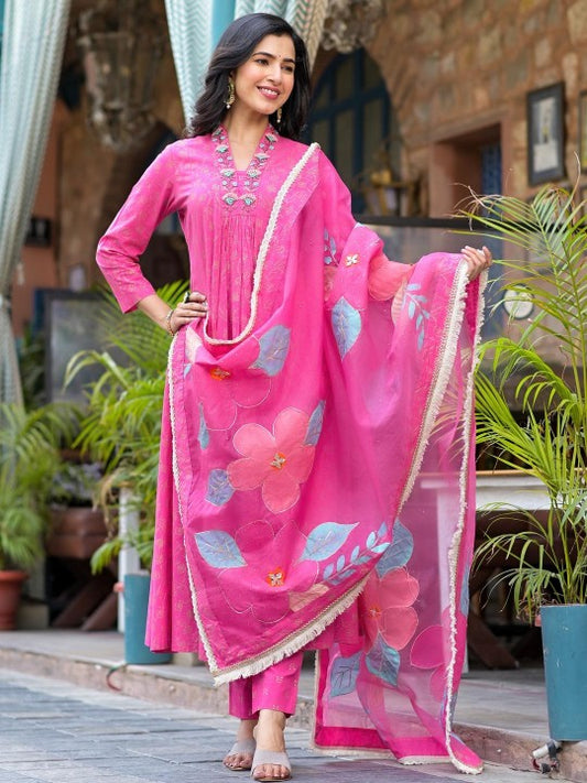 Aavanya Women Pure Cotton Printed Kurta Sets