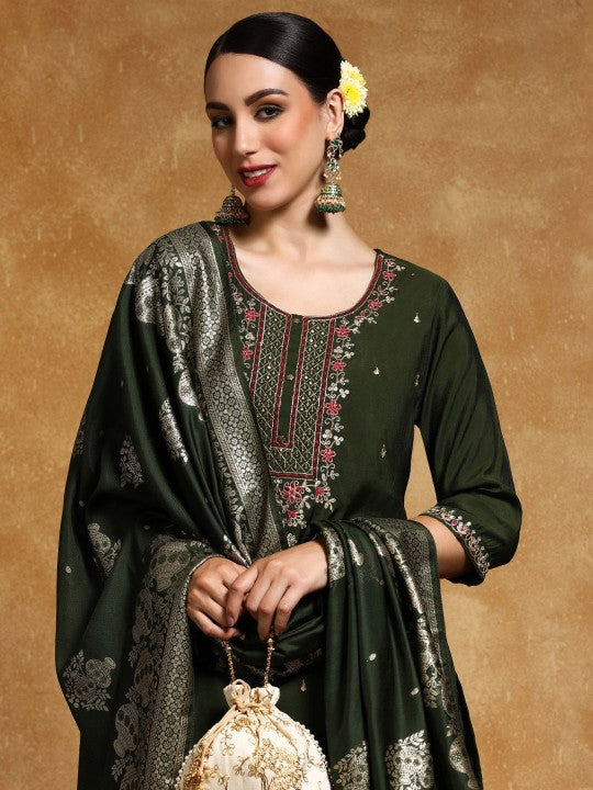House of Pataudi Embroidered Straight Kurta
