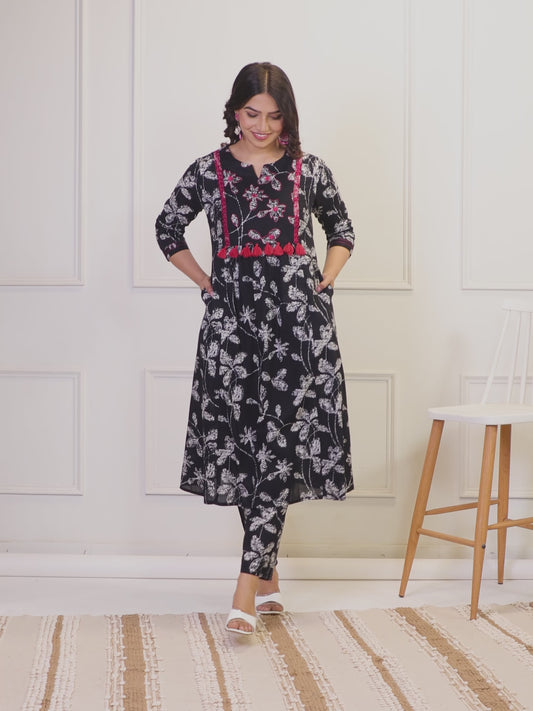 Embroidered Soft Cotton Floral Panelled Black Kurta