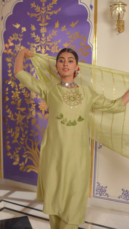 Embroidered Blended Silk Solid Straight Green Kurta