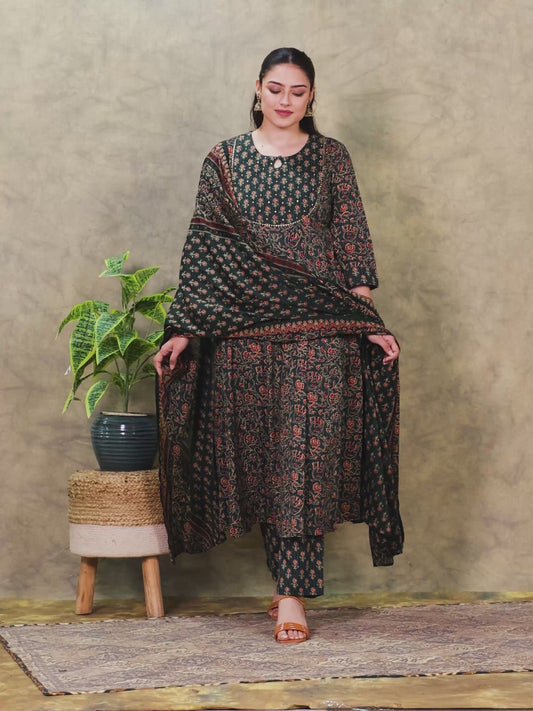 Embroidered Kantha Cotton Floral Anarkali Green Kurta