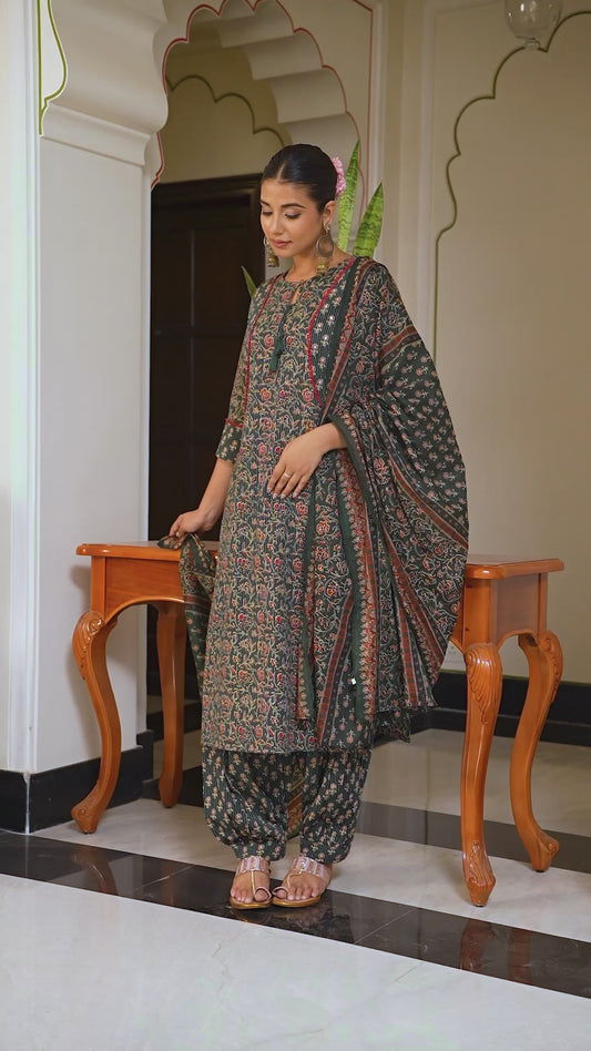 Embroidered Kantha Cotton Floral Straight Green Kurta