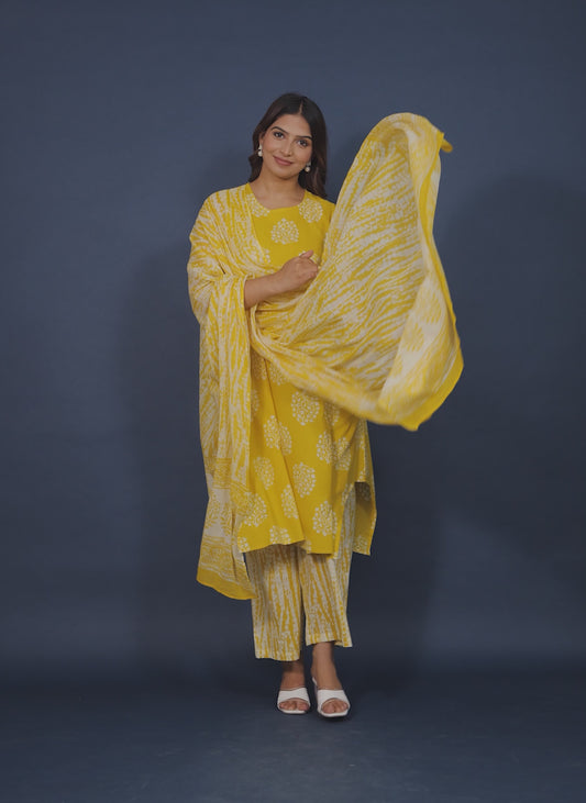 Soft Cotton Floral Kurta (with detachable sleeves)