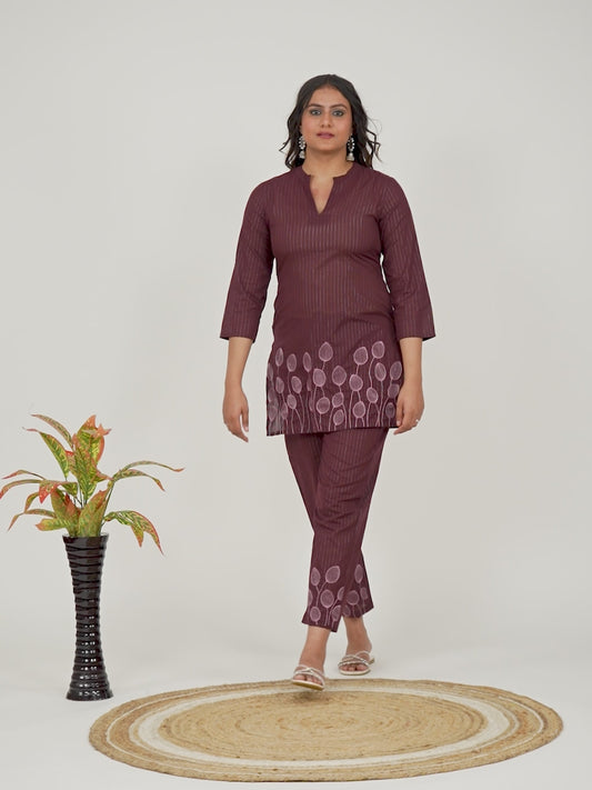 Embroidered Lurex Cotton Solid Straight Purple Kurta