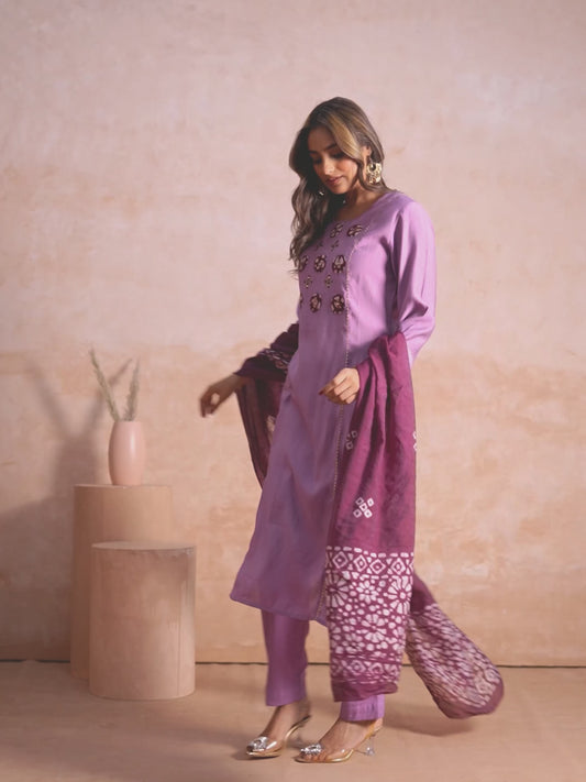 Embroidered Blended Silk Solid Straight Lavender Kurta