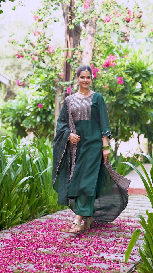 Embroidered Blended Silk Solid Straight Green Kurta