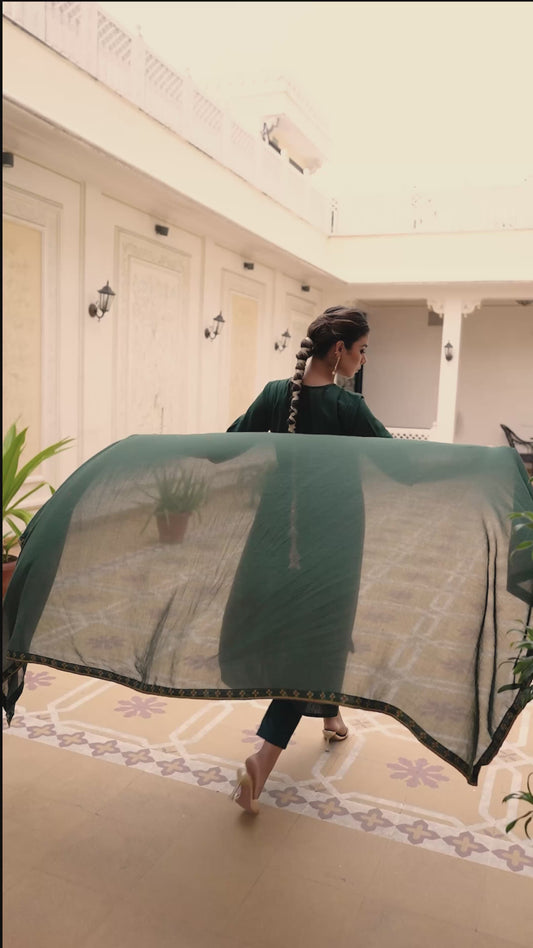 Embroidered Linen Cotton Solid Green Kurta