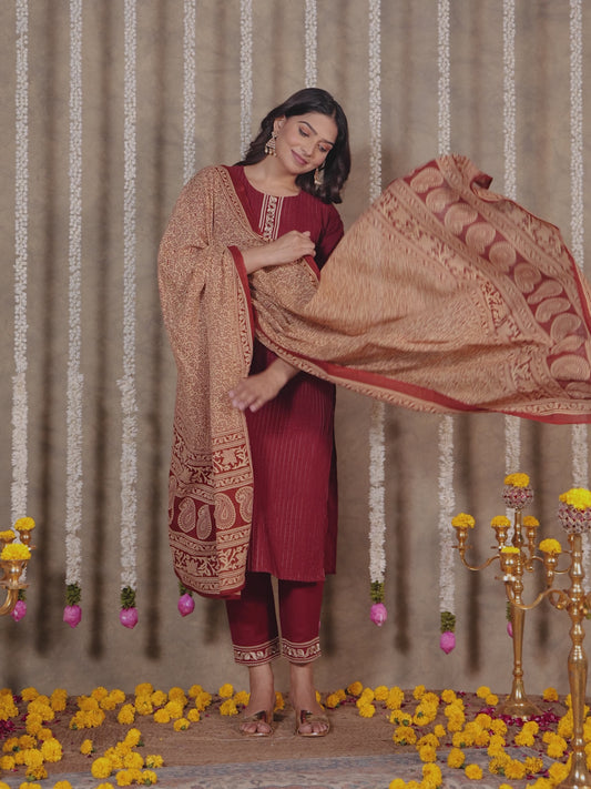 Soft Cotton Solid Straight Maroon Kurta