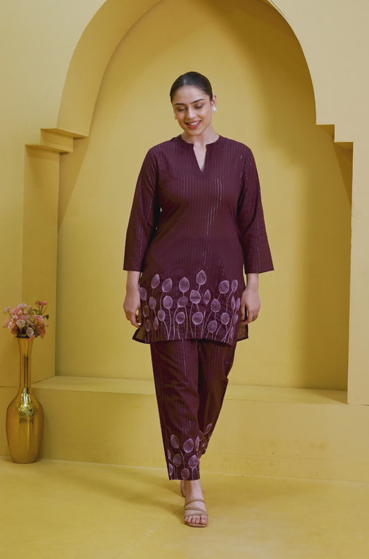 Embroidered Lurex Cotton Solid Straight Maroon Kurta