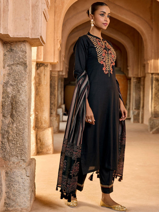 WOMEN PLUS Women Floral Yoke Design Regular Thread Work Liva Kurta with Trousers & Dupatta