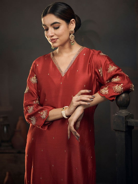 HIRIKA&DHRUTI Women Embroidered Chanderi Silk Kurta