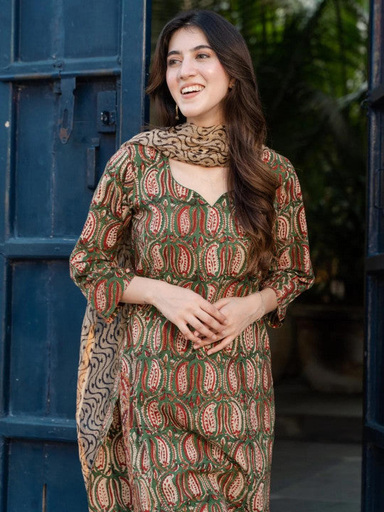dearthank Women Green Kurta Sets