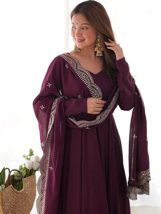 BAHU PALACE Women Floral Yoke Design Thread Work Chanderi Silk Kurta