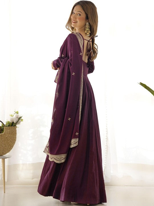 BAHU PALACE Women Floral Yoke Design Thread Work Chanderi Silk Kurta