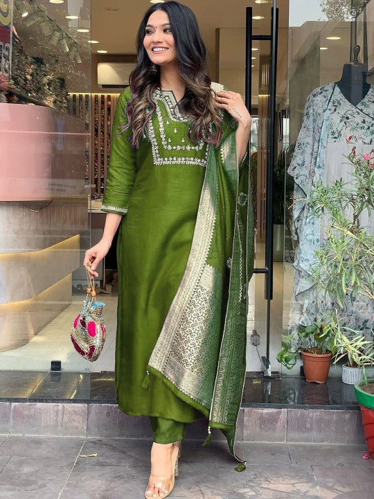 Yara Creation Women Ethnic Motifs Embroidered Regular Kurta with Trousers & With Dupatta