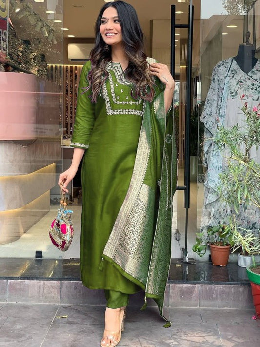 Yara Creation Women Ethnic Motifs Embroidered Regular Kurta with Trousers & With Dupatta