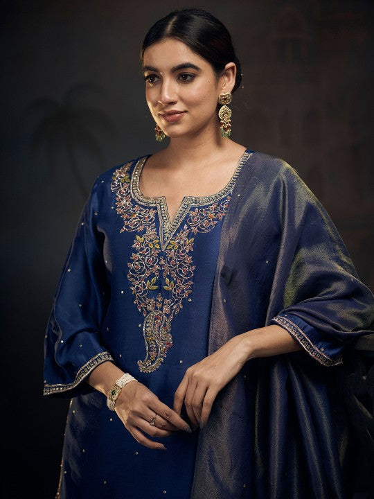 HIRIKA&DHRUTI Women Embroidered Kurta