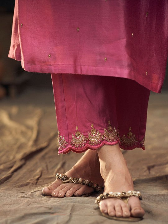 HIRIKA&DHRUTI Women Embroidered Kurta