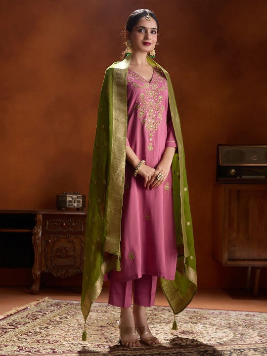WOMEN PLUS Floral Embroidered Straight Beads & Stones Kurta