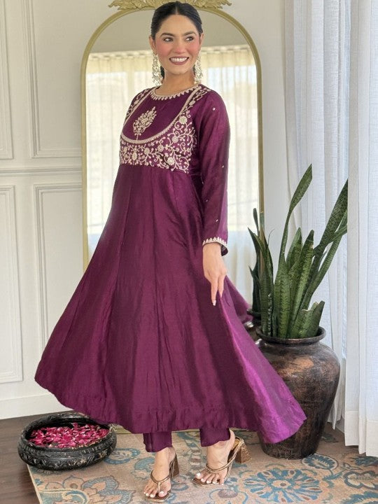 HAVISHE CLUB Women Floral Embroidered Kurta with Trousers & Dupatta