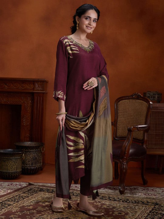 WOMEN PLUS Floral Embroidered Beads and Stones Straight Kurta