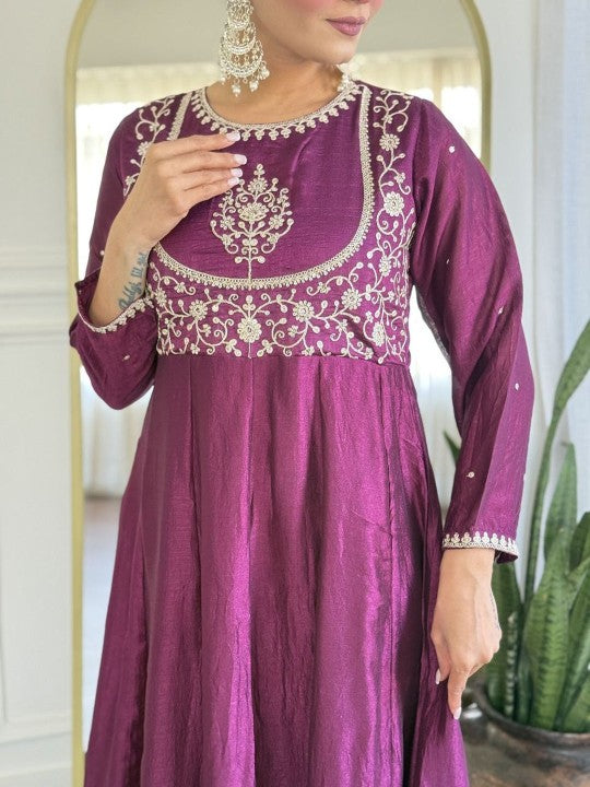 HAVISHE CLUB Women Floral Embroidered Kurta with Trousers & Dupatta
