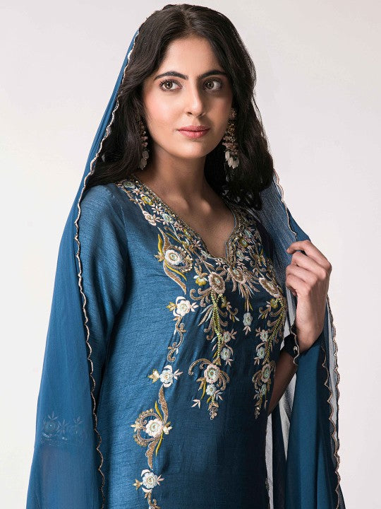 The Front Row Women Floral Embroidered Silk Kurta