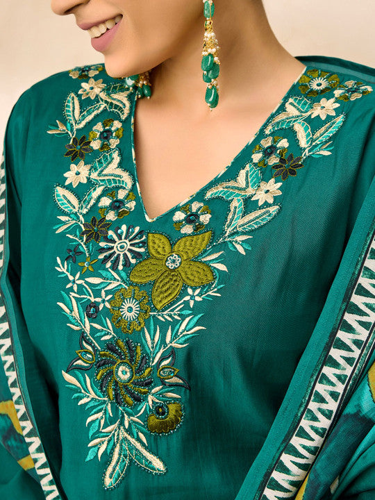 WOMEN PLUS Plus Size Floral Yoke Design Thread Work Kurta With Trousers & Dupatta