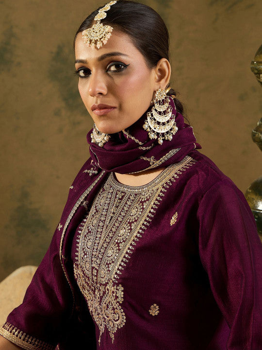 Indo Era Ethnic Floral Embroidered Zari Work Detail Regular Sleeves Round Neck Kurta Set
