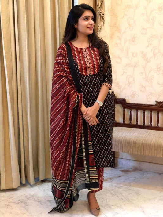 Ethnic basket Women Black Cotton Blend Kurta Sets With Dupatta